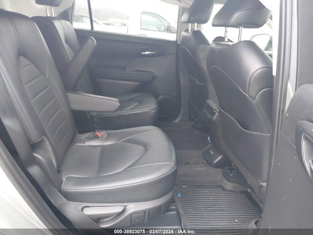 Toyota Highlander Xle 2022 5TDGZRBH3NS162527 Image 8