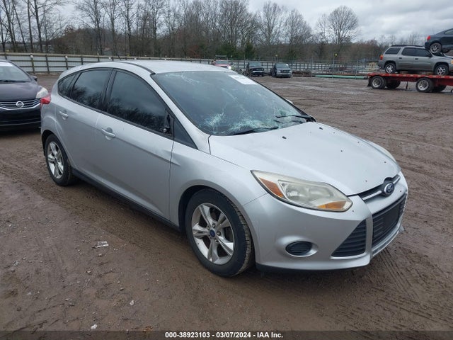 Ford FOCUS SE 2014 1FADP3K21EL260884 Image 1