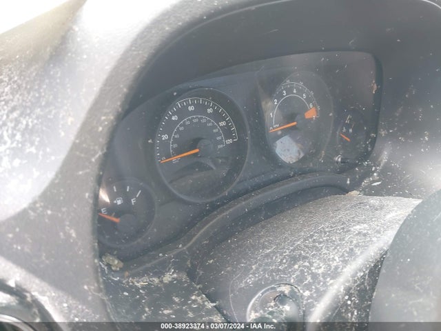 38923374 :رقم المزاد ، 1C4NJCBA2FD138182 vin ، 2015 Jeep Compass Sport مزاد بيع