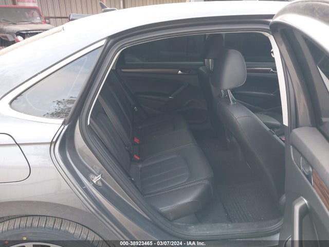 1VWBA7A33NC008460 Volkswagen Passat 2.0t Limited Edition