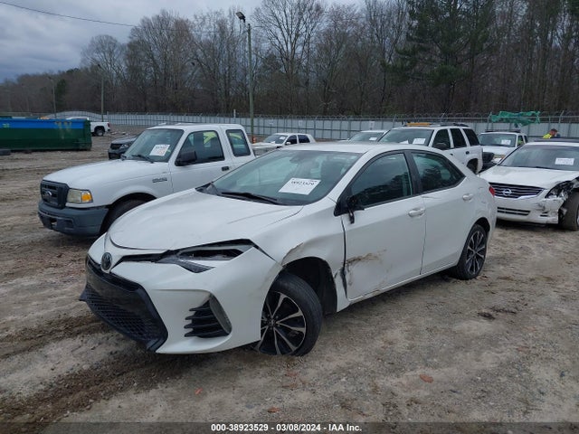 Toyota COROLLA SE 2018 5YFBURHE1JP763699 Image 2