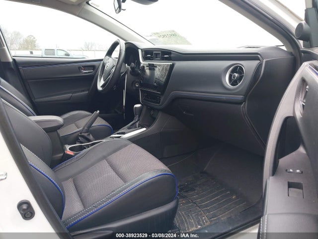 Toyota COROLLA SE 2018 5YFBURHE1JP763699 Image 5