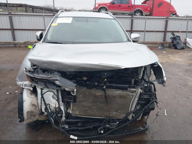 Nissan ROGUE SV 2018 5N1AT2MT4JC813042 Image 13