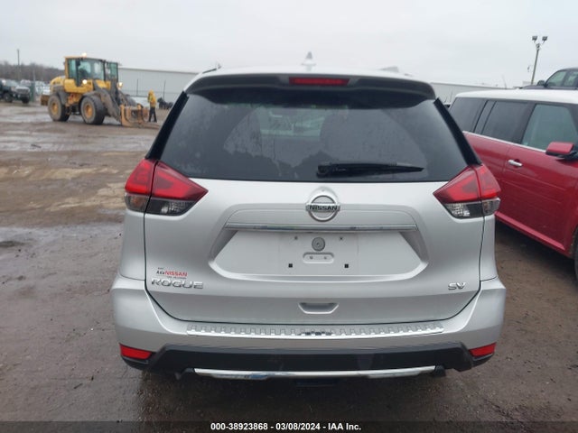 Nissan ROGUE SV 2018 5N1AT2MT4JC813042 Image 17