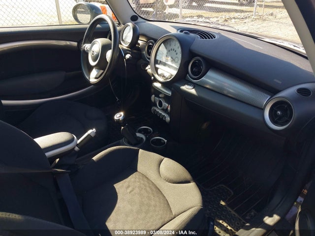 2008 MINI COOPER S CLUBMAN WMWMM33598TP70722 Photo 4