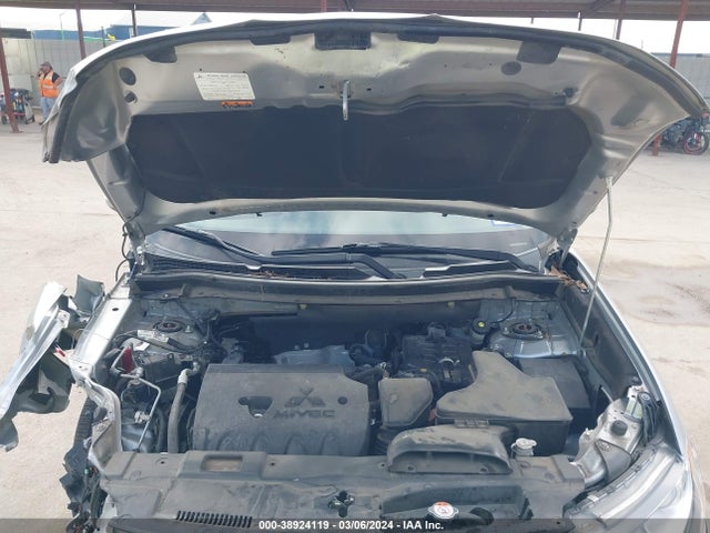 Mitsubishi Outlander Se 2018 JA4AD3A31JJ004079 Image 10