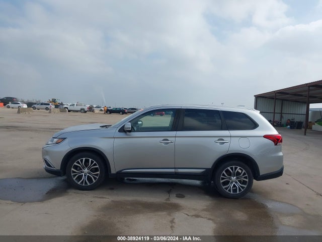 Mitsubishi Outlander Se 2018 JA4AD3A31JJ004079 Image 15