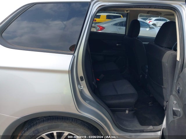 Mitsubishi Outlander Se 2018 JA4AD3A31JJ004079 Image 8