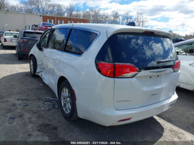 2022 CHRYSLER VOYAGER 2C4RC1CG3NR144345 Photo 2