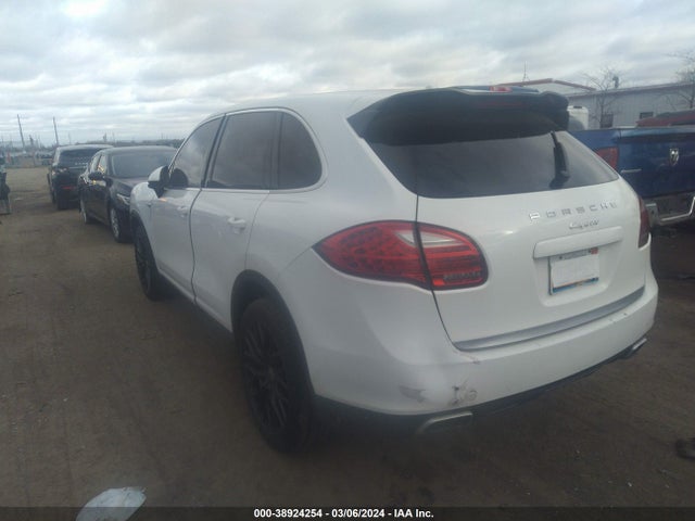 2012 PORSCHE CAYENNE WP1AA2A25CLA08836 Photo 2