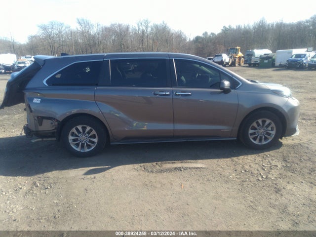 Toyota SIENNA XLE 2021 5TDYRKECXMS003997 Image 13