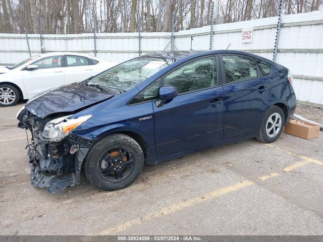 Toyota Prius Two 2014 JTDKN3DU3E1772275 Image 2