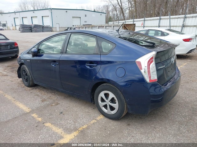 Toyota Prius Two 2014 JTDKN3DU3E1772275 Image 3