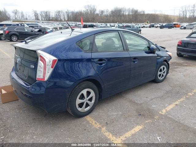 Toyota Prius Two 2014 JTDKN3DU3E1772275 Image 4
