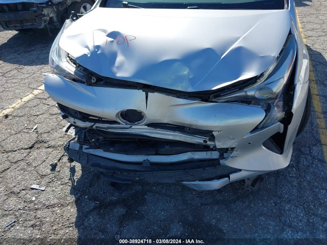 Toyota Prius Two 2018 JTDKBRFU2J3063327 Image 6
