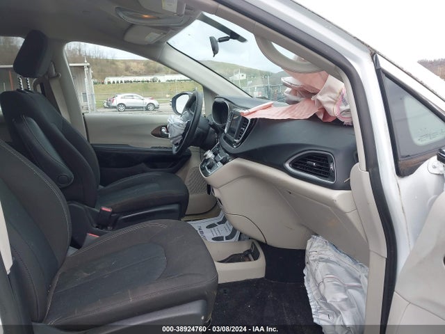 2C4RC1AG2LR266520 Chrysler Voyager L