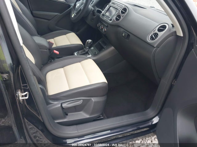WVGBV7AX8HK010544 Volkswagen Tiguan 2.0t/2.0t S