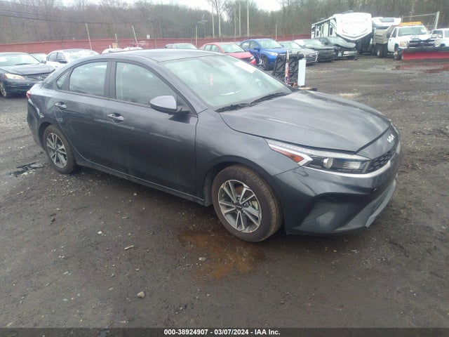2023 3KPF24AD6PE535607 main image