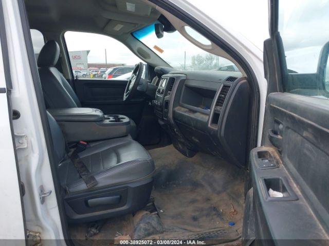1C6RR7FG9JS153662 RAM 1500 Tradesman Quad Cab 4x4 6'4 Box