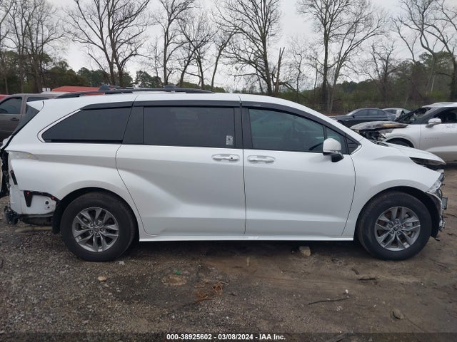 Toyota SIENNA XLE 2022 5TDYRKEC9NS091734 Image 13