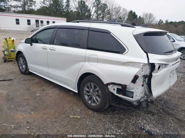 Toyota SIENNA XLE 2022 5TDYRKEC9NS091734 Image 3