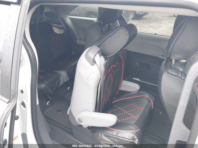 Toyota SIENNA XLE 2022 5TDYRKEC9NS091734 Image 8