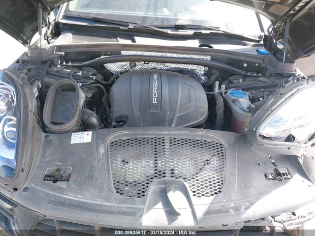 2018 PORSCHE MACAN WP1AA2A54JLB21751 Photo 9