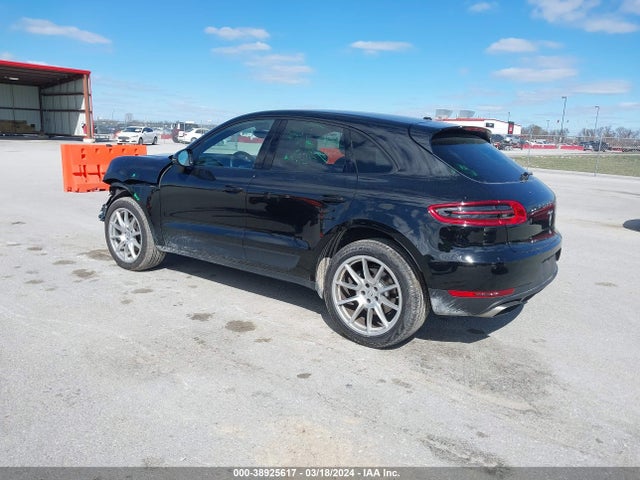 2018 PORSCHE MACAN WP1AA2A54JLB21751 Photo 2