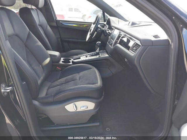 2018 PORSCHE MACAN WP1AA2A54JLB21751 Photo 4