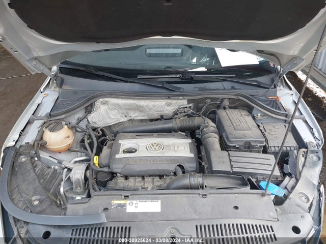 WVGAV7AX1FW611974 Volkswagen TIGUAN S