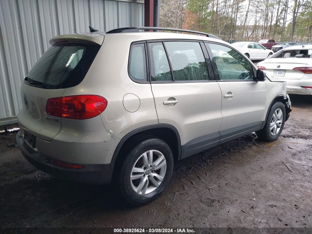 WVGAV7AX1FW611974 Volkswagen TIGUAN S