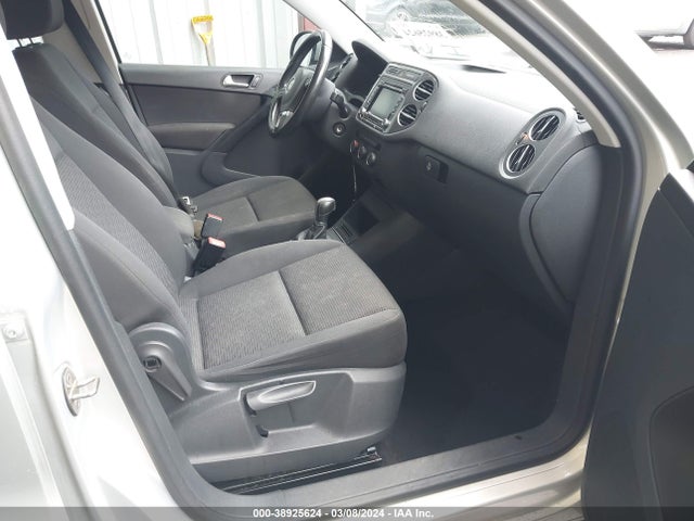 WVGAV7AX1FW611974 Volkswagen TIGUAN S