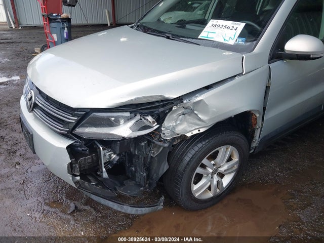 WVGAV7AX1FW611974 Volkswagen TIGUAN S