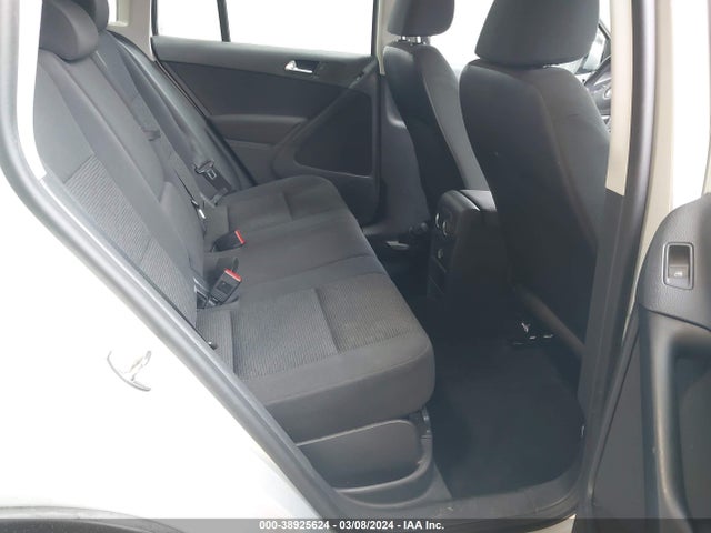 WVGAV7AX1FW611974 Volkswagen TIGUAN S