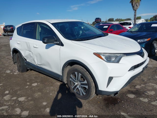 Toyota RAV4 LE 2018 JTMZFREVXJJ735501 Image 1