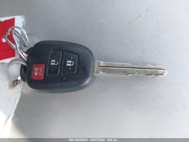 Toyota RAV4 LE 2018 JTMZFREVXJJ735501 Image 11