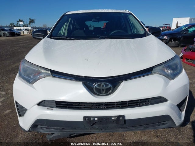 Toyota RAV4 LE 2018 JTMZFREVXJJ735501 Image 12