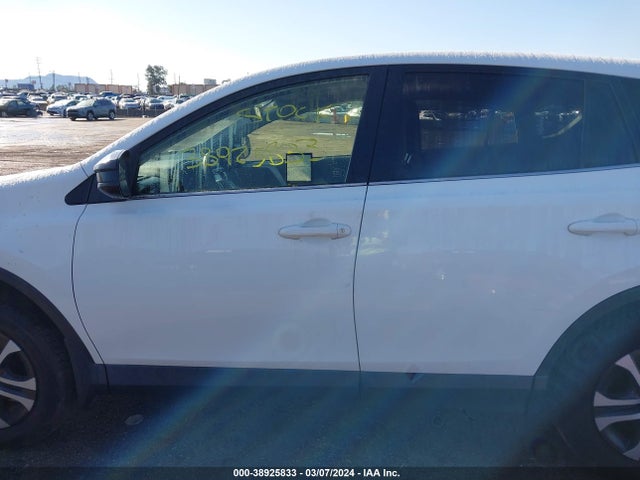 Toyota RAV4 LE 2018 JTMZFREVXJJ735501 Image 14
