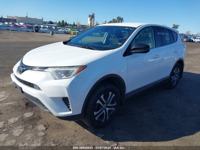 Toyota RAV4 LE 2018 JTMZFREVXJJ735501 Image 2