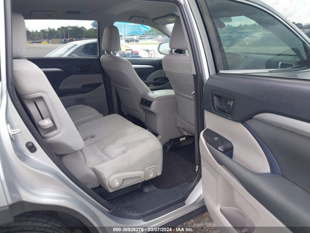 Toyota Highlander Le 2019 5TDZZRFH6KS329400 Image 8