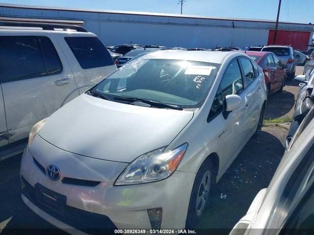 Toyota Prius Two 2014 JTDKN3DU3E1752107 Image 2