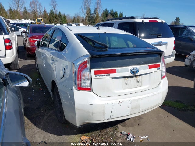 Toyota Prius Two 2014 JTDKN3DU3E1752107 Image 3