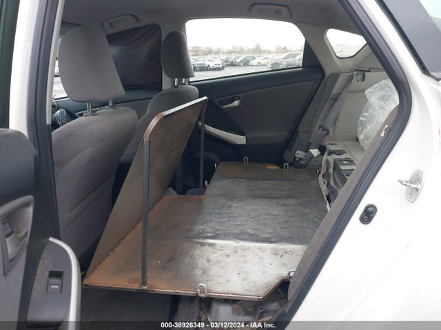 Toyota Prius Two 2014 JTDKN3DU3E1752107 Image 8