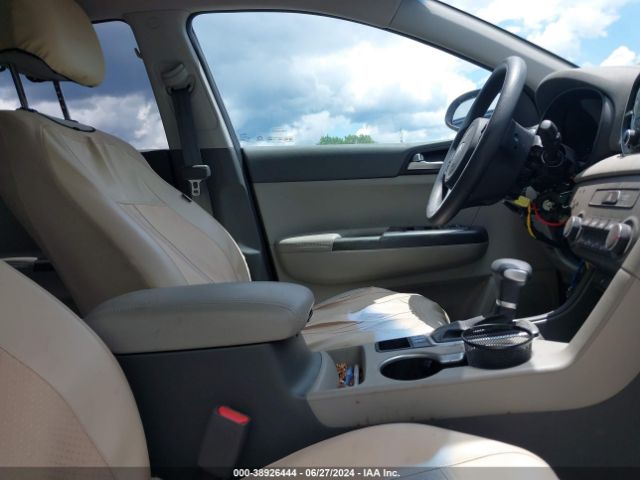 KNDPMCAC1H7272881 KIA Sportage Lx