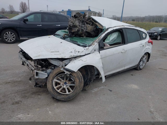 Ford FOCUS SE 2015 1FADP3K23FL329317 Image 2