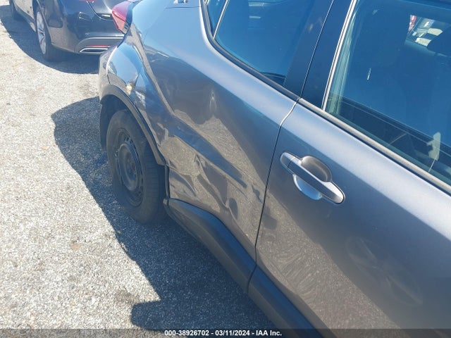 Toyota C-HR LE 2019 NMTKHMBX8KR099605 Image 6