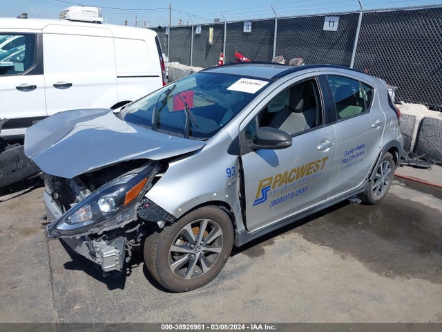 Toyota Prius C One 2018 JTDKDTB39J1603921 Image 2