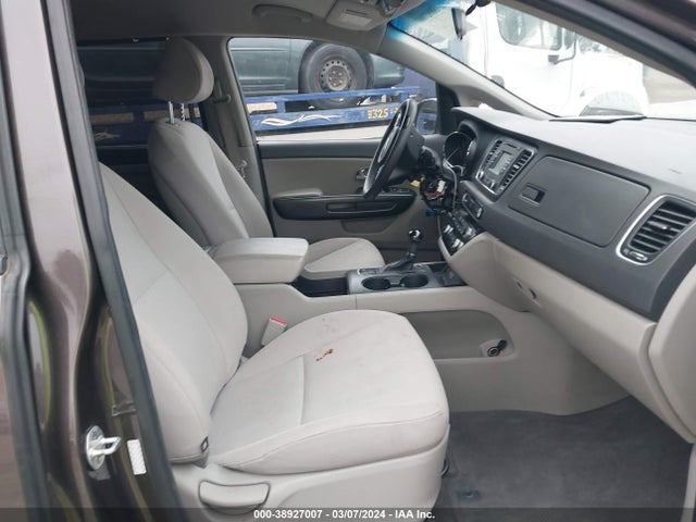KIA SEDONA LX 2016 KNDMB5C12G6151443 Image 5