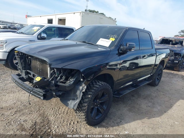 RAM 1500 Night  4x4 5'7 Box 2018 1C6RR7MT1JS150982 Image 2