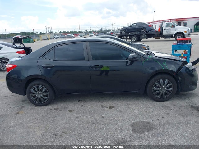 Toyota COROLLA LE 2018 5YFBURHE0JP791252 Image 13